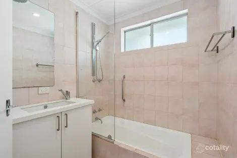 8 Beacon Cl, East Cannington, WA 6107