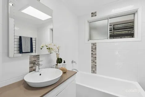 Property photo of 32 Malison Street Wyoming NSW 2250