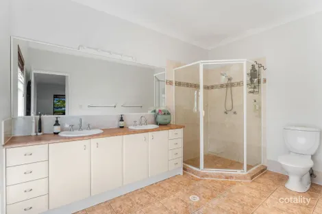 Property photo of 11 Shoreham Chase Arundel QLD 4214