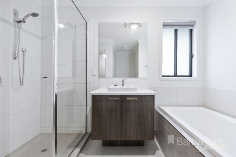 Property photo of 18 Creekside Circuit Hillside VIC 3037