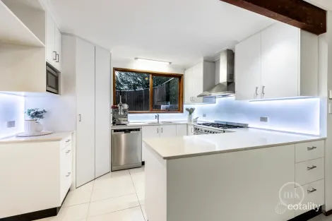 Property photo of 25 Nulgarrah Crescent Greensborough VIC 3088