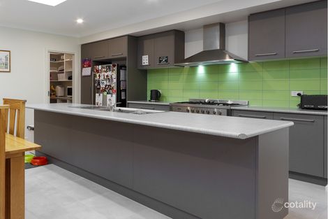 Property photo of 7 Page Court Sale VIC 3850