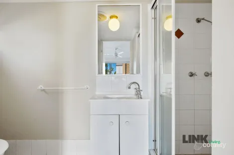 Property photo of 2/155 Flower Street Northgate QLD 4013