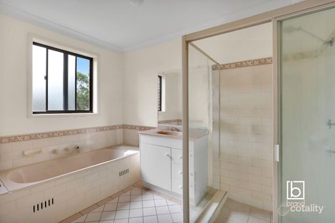 Property photo of 5 Hawthorn Place Mardi NSW 2259