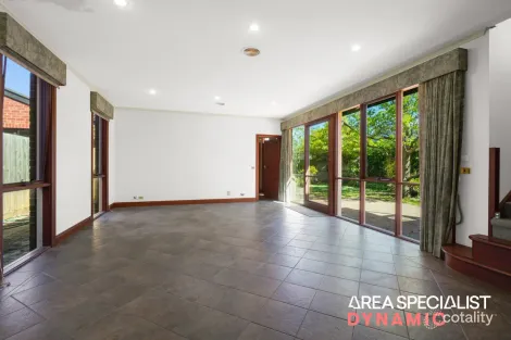 Property photo of 28 McGuire Crescent Williamstown VIC 3016