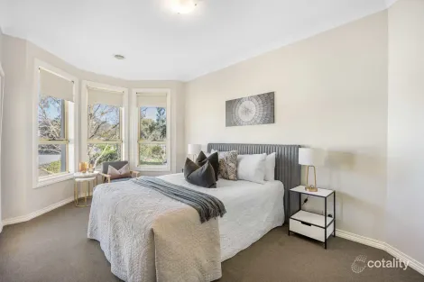 Property photo of 4 Learmonth Court Caroline Springs VIC 3023