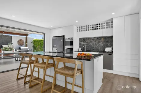 Property photo of 77 Oxley Drive Paradise Point QLD 4216