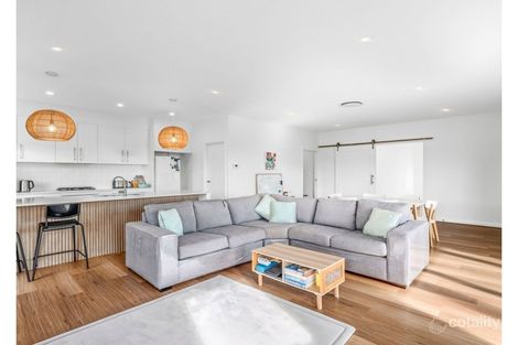 Property photo of 2 Hillside Place Thrumster NSW 2444