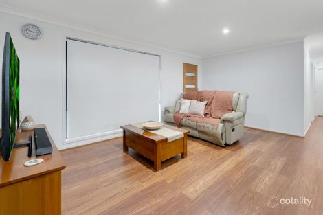 Property photo of 27 Archibald Crescent Rosemeadow NSW 2560