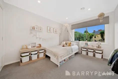 Property photo of 15 Oakden Drive Bundoora VIC 3083