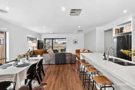 Property photo of 18 Vernal Circuit Mount Duneed VIC 3217