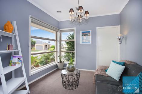 Property photo of 5 Landcox Way Caroline Springs VIC 3023