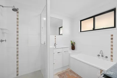 Property photo of 8 William Close Gracemere QLD 4702