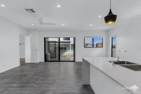 Property photo of 33 Henderson Road Everton Hills QLD 4053