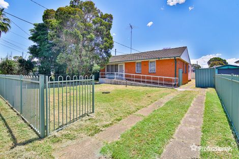 Property photo of 25 Sandakan Crescent Lethbridge Park NSW 2770
