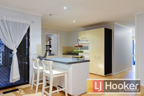 Property photo of 13 Nullica Court Berwick VIC 3806