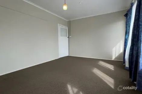Property photo of 4 Orange Court Doveton VIC 3177