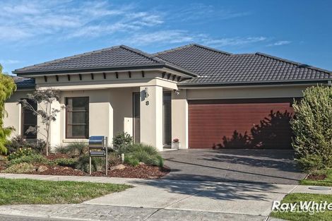 Property photo of 8 Lemon Grove Cranbourne West VIC 3977