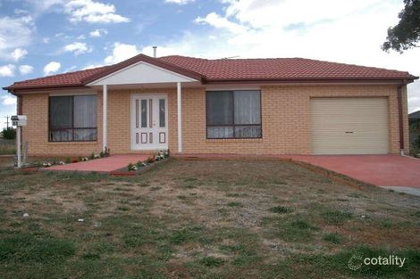 Property photo of 17 Redcliffs Crescent Roxburgh Park VIC 3064