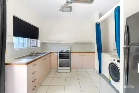 Property photo of 3/16 Robert Road Bentley Park QLD 4869