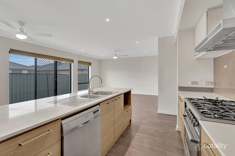 Property photo of 14 Loudon Circuit Craigieburn VIC 3064