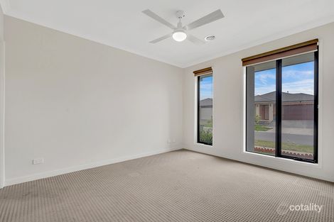 Property photo of 14 Loudon Circuit Craigieburn VIC 3064