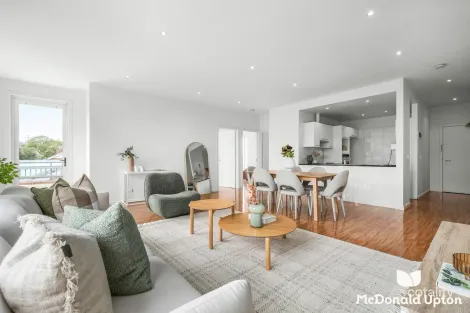 Property photo of 13/2 North Avenue Strathmore VIC 3041