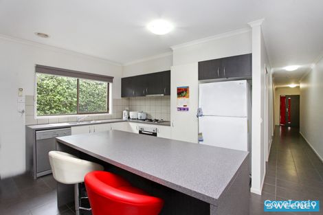 Property photo of 34 Barrington Circuit Caroline Springs VIC 3023
