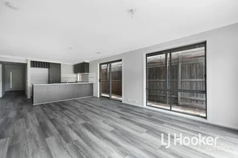 Property photo of 36 Devine Drive Pakenham VIC 3810