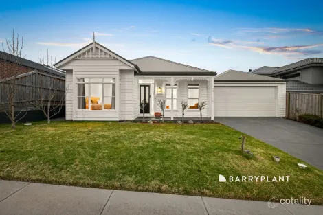 Property photo of 28 Byron Drive Drouin VIC 3818