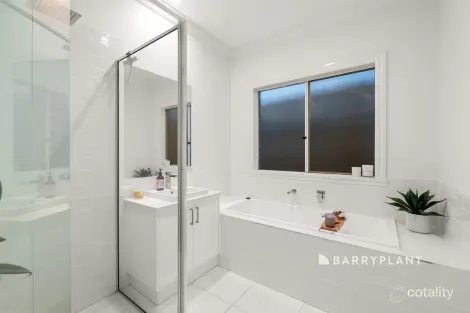Property photo of 28 Byron Drive Drouin VIC 3818