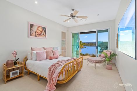 Property photo of 3129 Riverleigh Drive Hope Island QLD 4212