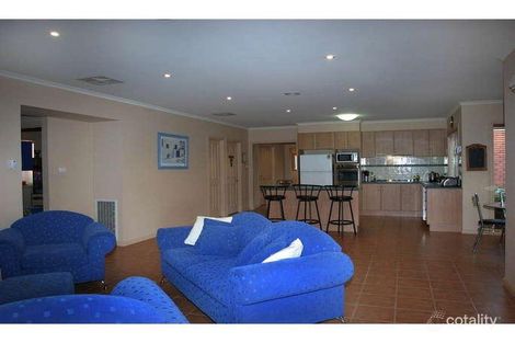 Property photo of 17 Spring Circuit Pakenham VIC 3810