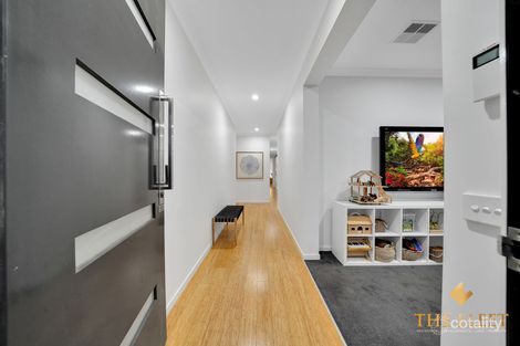 Property photo of 21 Caro Way Fraser Rise VIC 3336