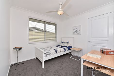 Property photo of 8 Lakeaire Circuit Cameron Park NSW 2285