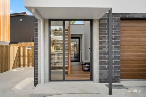 Property photo of 72 Malunna Road Lindisfarne TAS 7015