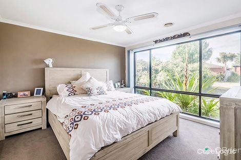 Property photo of 15 Jaye Place Cranbourne West VIC 3977
