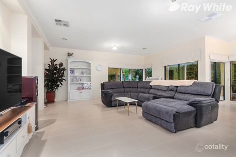 Property photo of 13 Hopkins Pass Pakenham VIC 3810