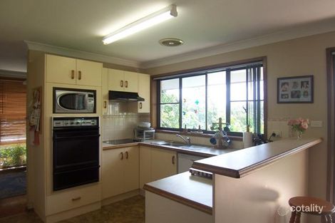 Property photo of 13 Clare Close Eleebana NSW 2282