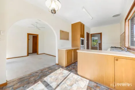 Property photo of 3 Stamford Street Wendouree VIC 3355