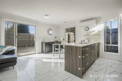 Property photo of 5/30 Sir Thomas Drive Pakenham VIC 3810