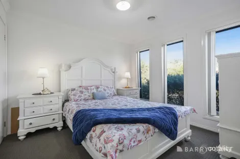 Property photo of 5/30 Sir Thomas Drive Pakenham VIC 3810