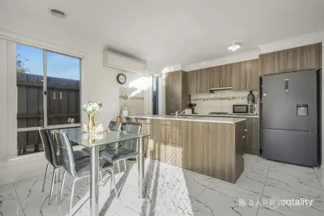 Property photo of 5/30 Sir Thomas Drive Pakenham VIC 3810