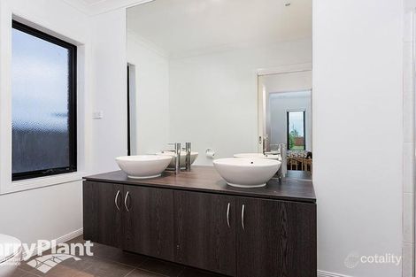 Property photo of 92 Rowland Drive Point Cook VIC 3030