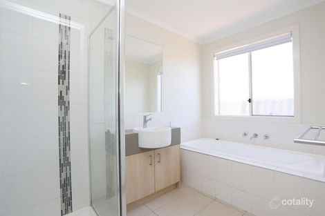 Property photo of 43 Wakefields Drive Brookfield VIC 3338