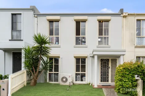 Property photo of 14 Corona Place Roxburgh Park VIC 3064