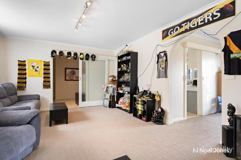 Property photo of 9 Folkstone Crescent Ferntree Gully VIC 3156