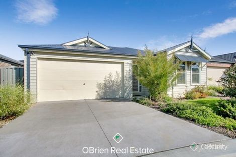 11 Leeds Pl, Langwarrin, VIC 3910