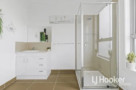 Property photo of 70A Hutchinson Drive Lynbrook VIC 3975