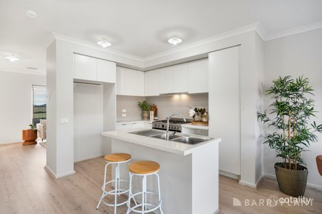 Property photo of 2 Gaolao Walk Clyde North VIC 3978